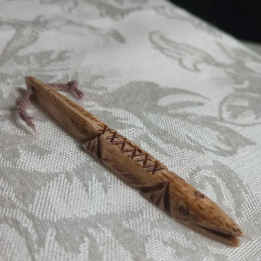Vintage ooak Hand Carved crocodile Alligator pendant 3.5